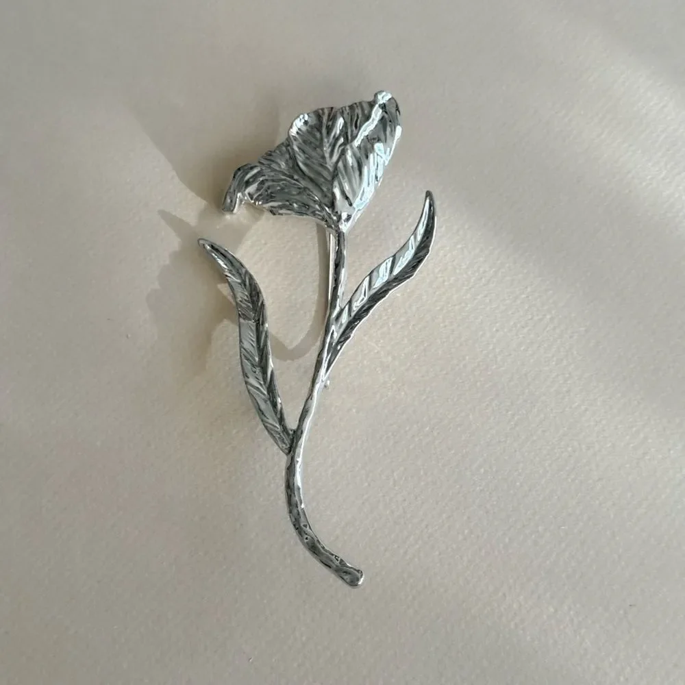 Silver Floral Brooch M1495